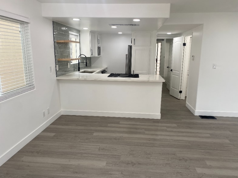 Building Photo - 213 Moonstone St