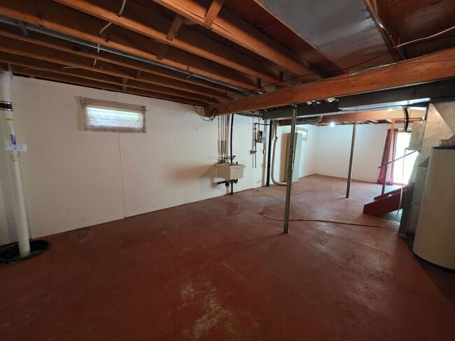 Building Photo - 2 Bed 1 Bath Side By Side Duplex in Port Edwards