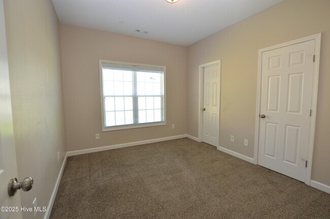 Building Photo - 24 Jasmine Ln