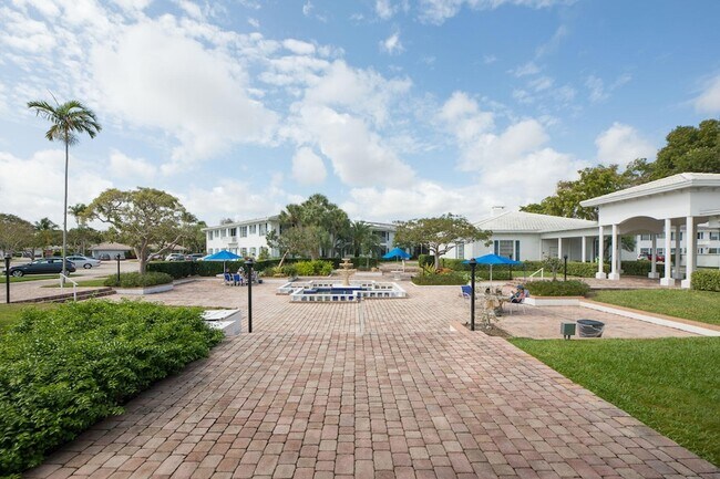 Building Photo - 2260 NE 67th St