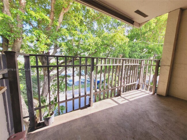 Building Photo - 3611 SW 117th Ave