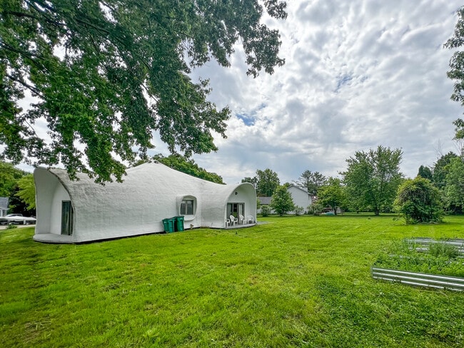 Building Photo - 208 New Forest Rd SW