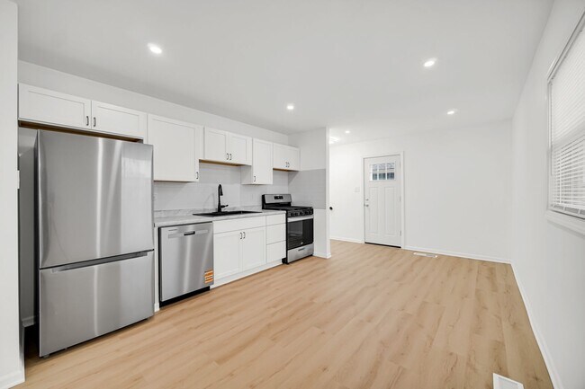 Building Photo - 3 Bedroom 1 Bathroom House for Rent!