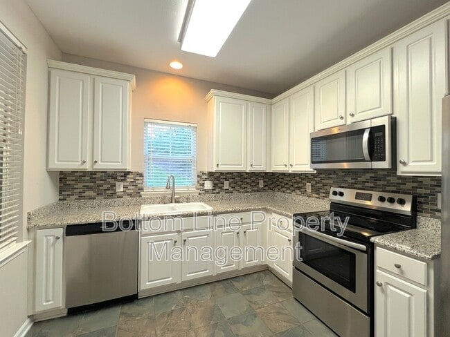 Building Photo - 10814 Princeton Village Dr