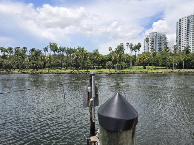 Building Photo - 1700 NW North River Dr