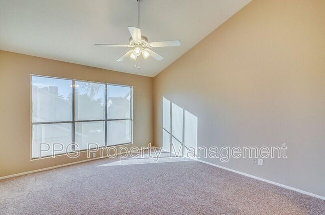 Building Photo - 521 E Kristal Way