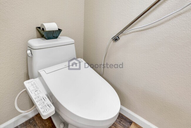 Building Photo - 400 Plover Ct