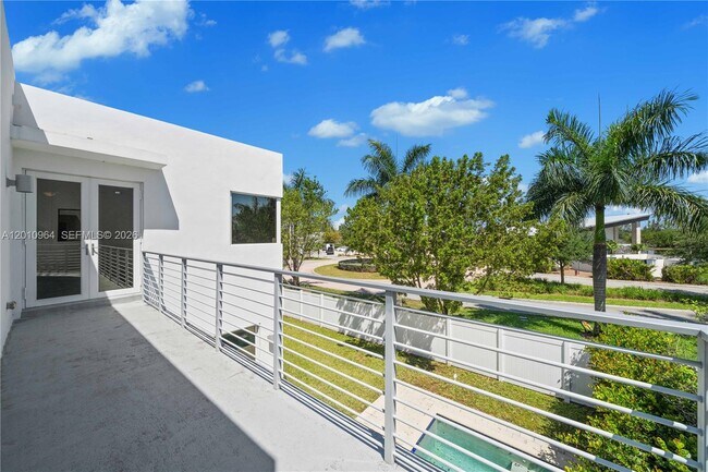 Building Photo - 9915 NW 75th St