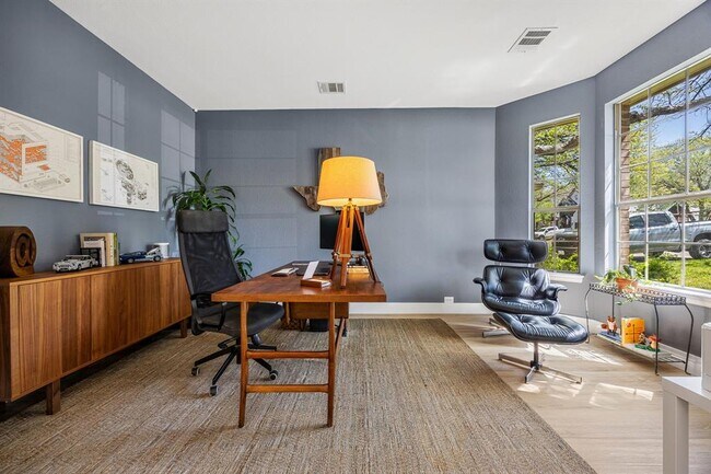 Building Photo - 128 Las Colinas Dr