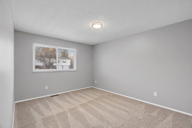 Building Photo - 1128 Saratoga Dr