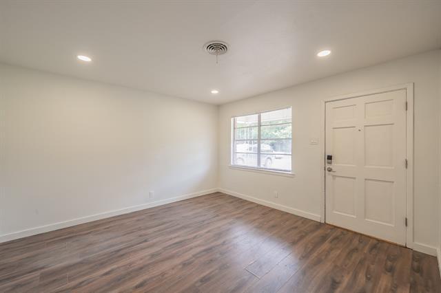 Building Photo - 2021 Glen Haven Dr