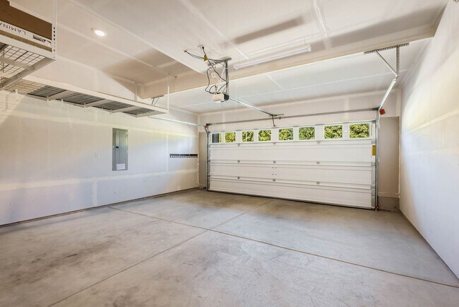Building Photo - Stunning Newer Construction 4 Bedroom Home in Canyon Creek – Spacious, Stylish & Ideally Located