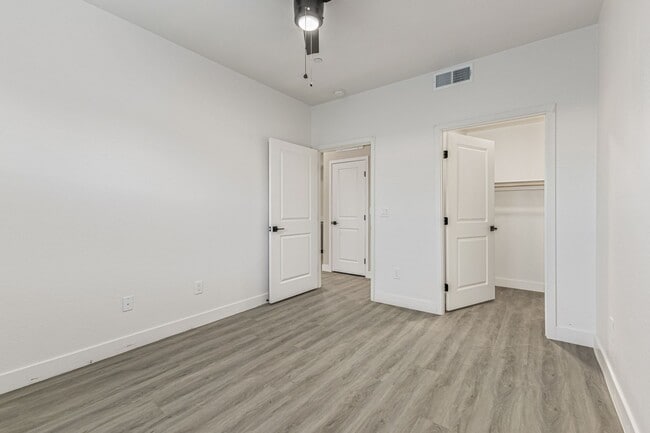 Building Photo - 1435 E Taylor St