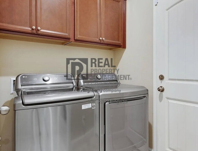 Building Photo - 9312 Woodbrook Dr
