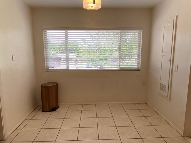 Building Photo - 1612 Princeton Dr SE