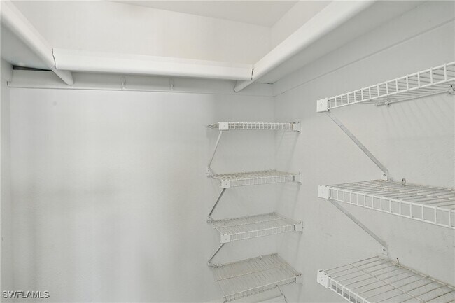 Building Photo - 170 Turtle Lake Ct