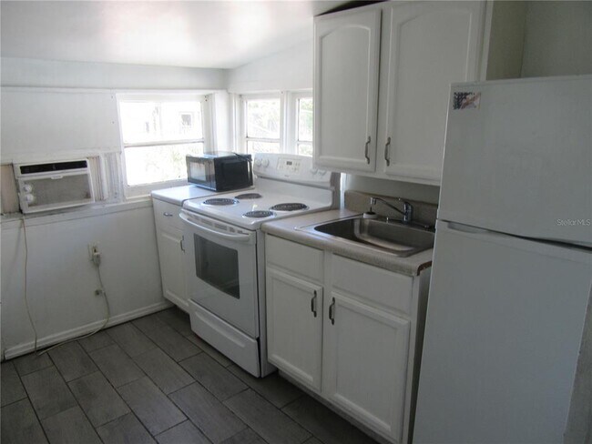 Building Photo - 524 3rd St N