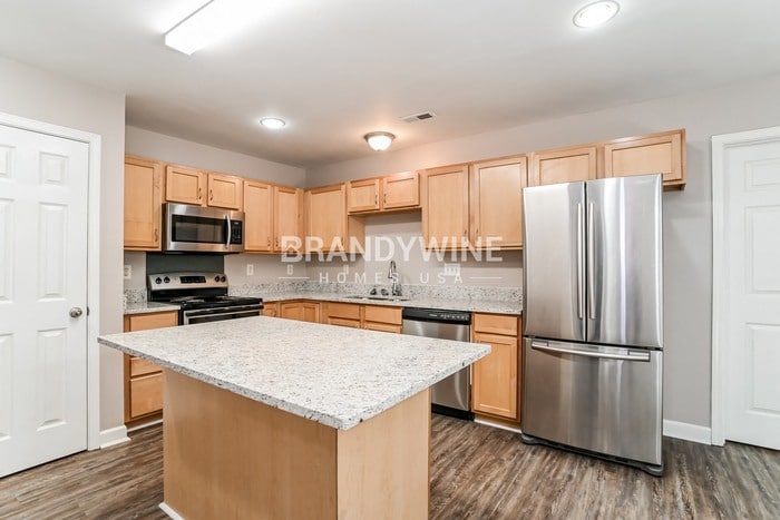 Building Photo - 7917 Shiny Meadow Ln