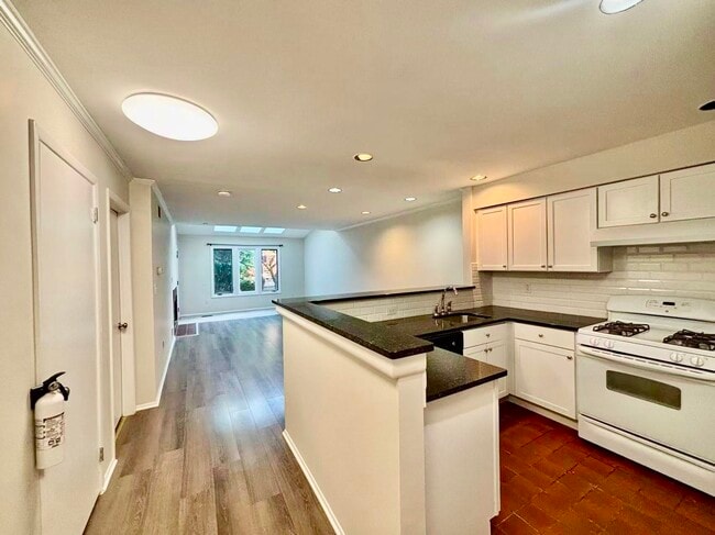 Building Photo - 781 Spinnaker Ct