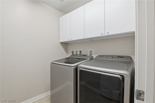 Building Photo - 2605 Romarin Terrace