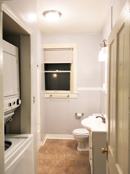 Bathroom - Empty before tenants - 1135 W 41st St
