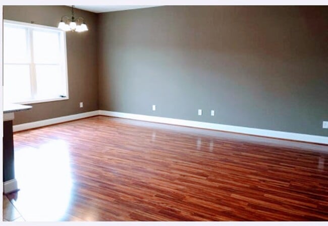 Building Photo - Great Location 2 Bedroom Apartment