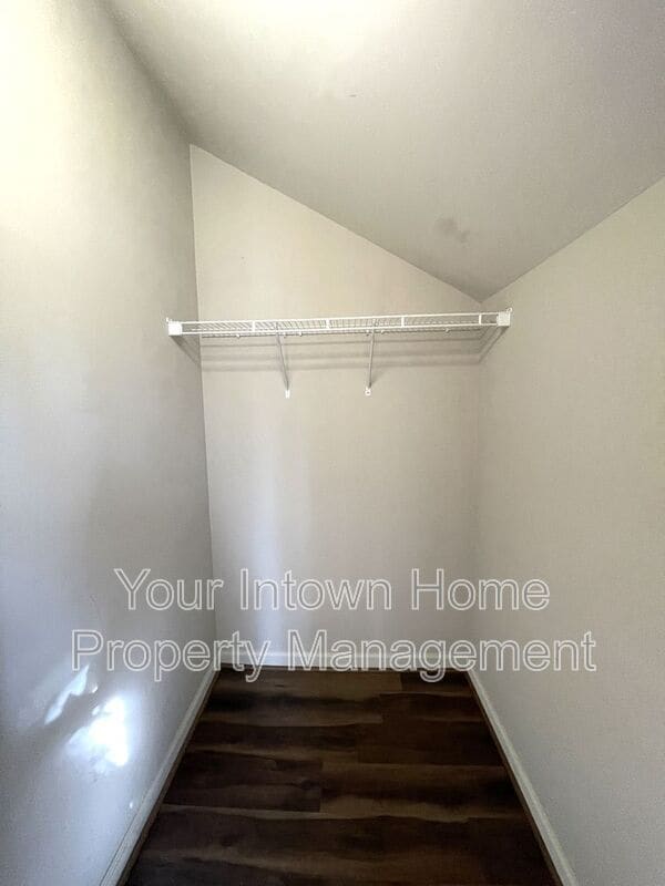 Building Photo - 1867 Gordon Manor NE