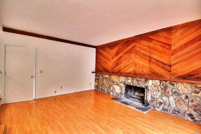 Building Photo - 221 San Marin Dr