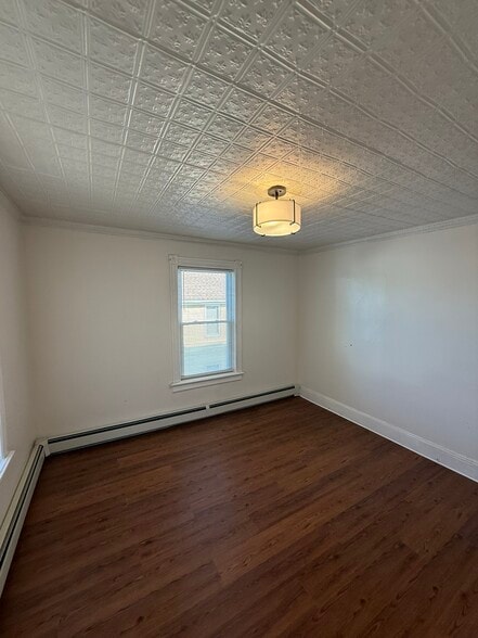 Living Room - 102 Francis Ave