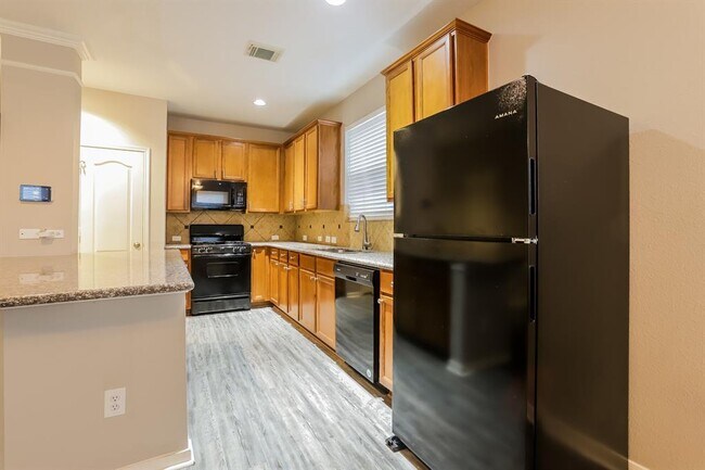 Building Photo - 15118 Sierra Ridge Dr