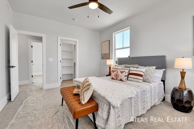 Building Photo - 6643 W 52nd Dr