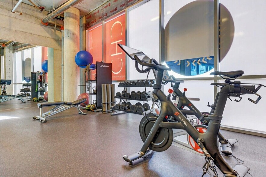 Building Photo - 777 N Ocean Dr