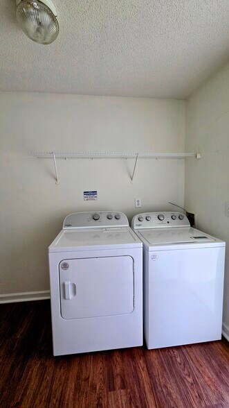 Building Photo - 210 Wimbledon Ct