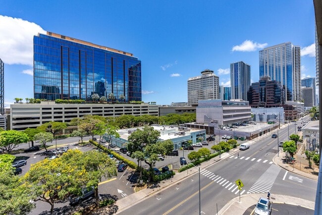 Building Photo - Coty Tower 703