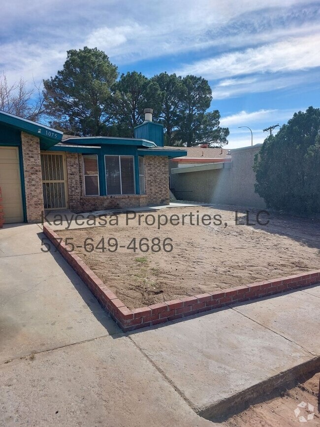 Building Photo - 3 Bedroom Centrally Located Home