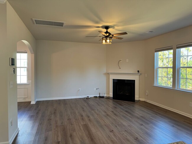 Building Photo - 225 Shadowbrook Wy