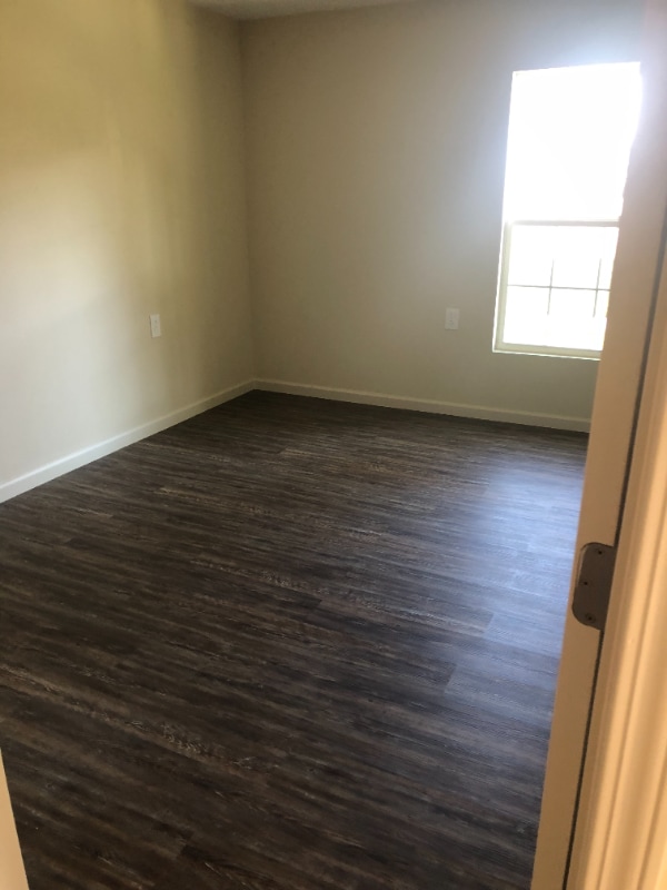 Building Photo - 110 Carriage Rd