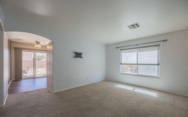 Building Photo - Great Family Home in El Mirage