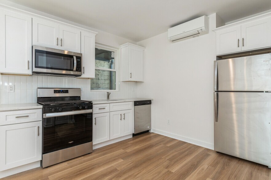 Huge Kitchen - 164 Glenwood Ave
