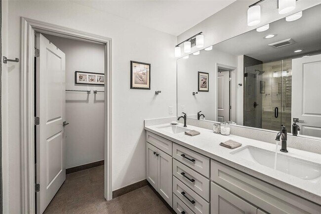 Building Photo - 1615 Maux Dr