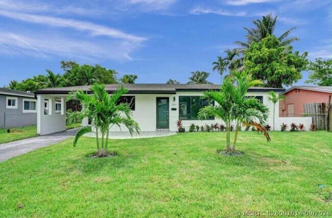 Building Photo - 2301 Alcazar Dr