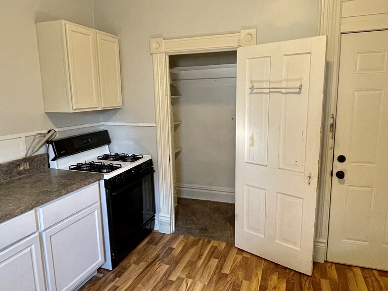 Kitchen Pantry - 2915 Cottage Grove Ave