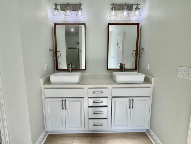 Building Photo - 902 Cocobolo Dr