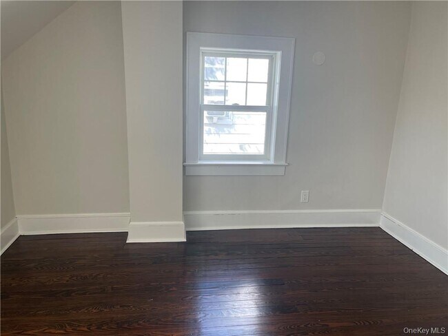 Building Photo - 227-229-229 S Ridge St