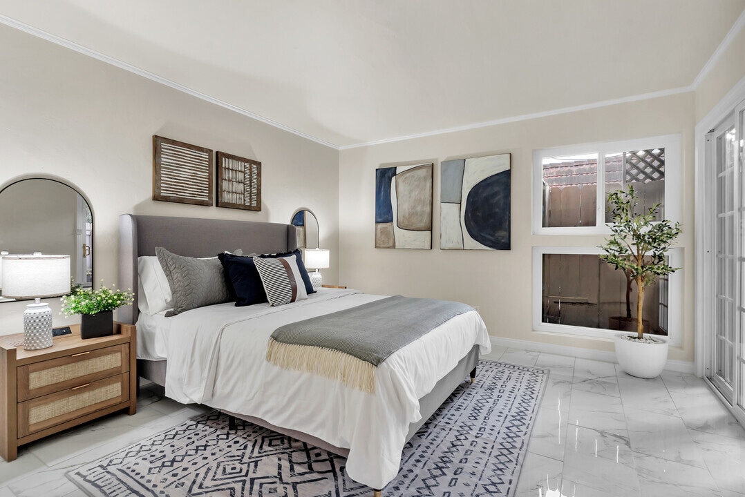 Master Bedroom - 2600 Torrey Pines Rd