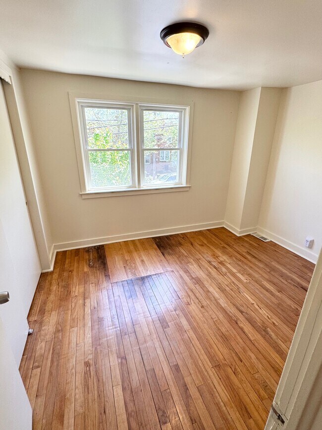 FRONT BEDROOM - 815 Union St