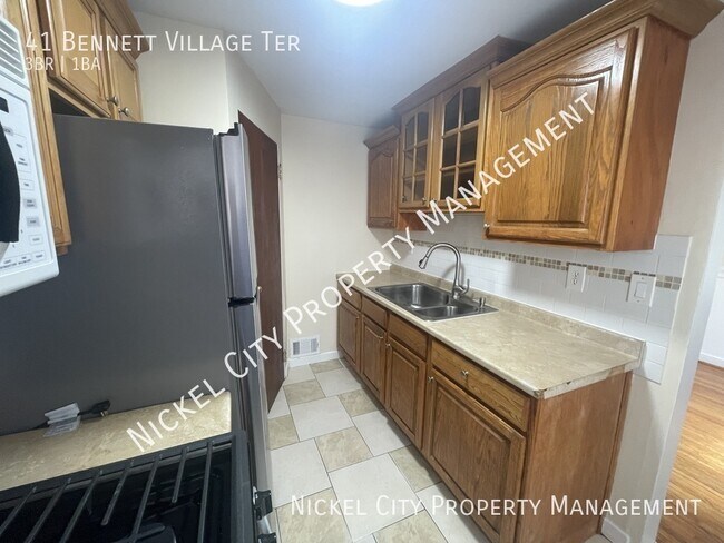 Building Photo - 41 Bennett Village Terrace