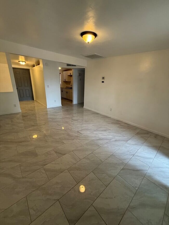 Building Photo - Townhome For Rent