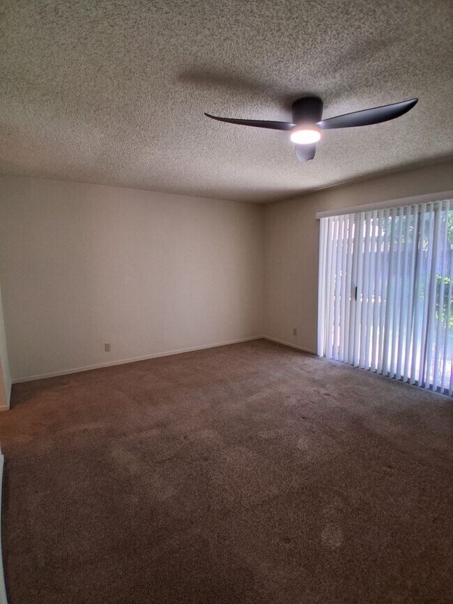 Building Photo - 6061 N Bungalow Ln