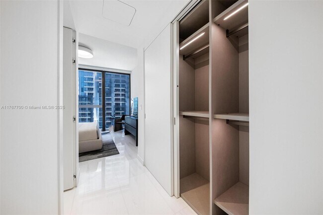 Building Photo - 300 Biscayne Blvd Way